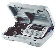 Une étiqueteuse automatique avec adaptateur secteur et recharge